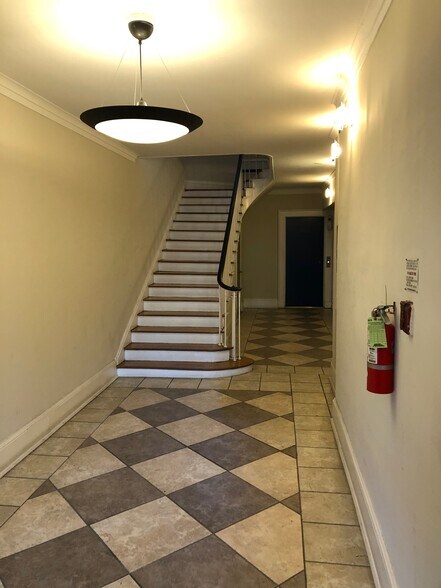 More Photos Of 1621 Connecticut Ave NW, Washington Office For Lease