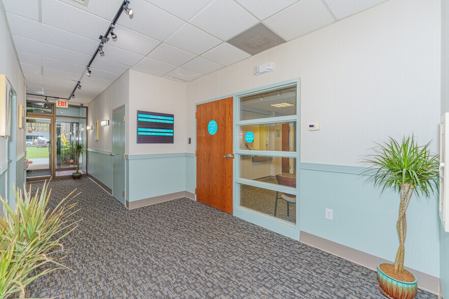 More Photos Of 961-963 State Route 146, Clifton Park Medical For Lease