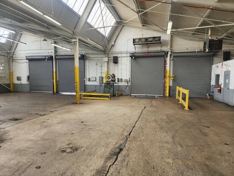 More Photos Of 1100 W 119th St, Chicago Warehouse For Lease