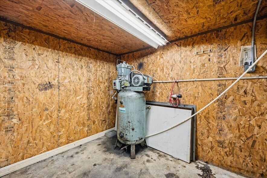 More Photos Of 101 Rock Cliff Dr, Martinsburg Auto Repair For Sale