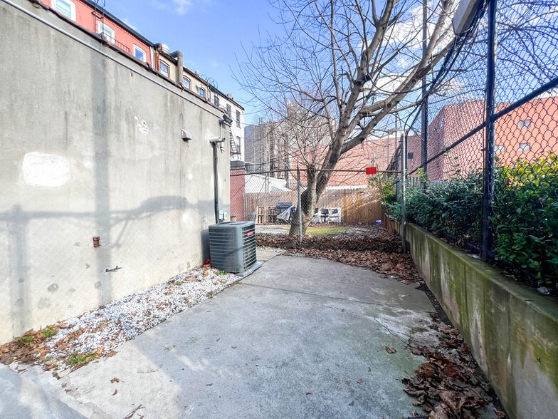 More Photos Of 1440 Fulton St, Brooklyn Storefront Retail Residential For Lease