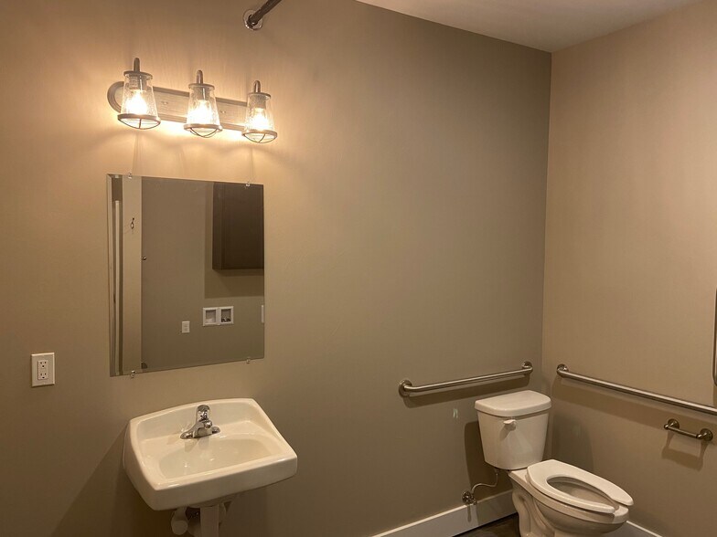 More Photos Of 24 Eldorado Lane, Belgrade Industrial For Lease