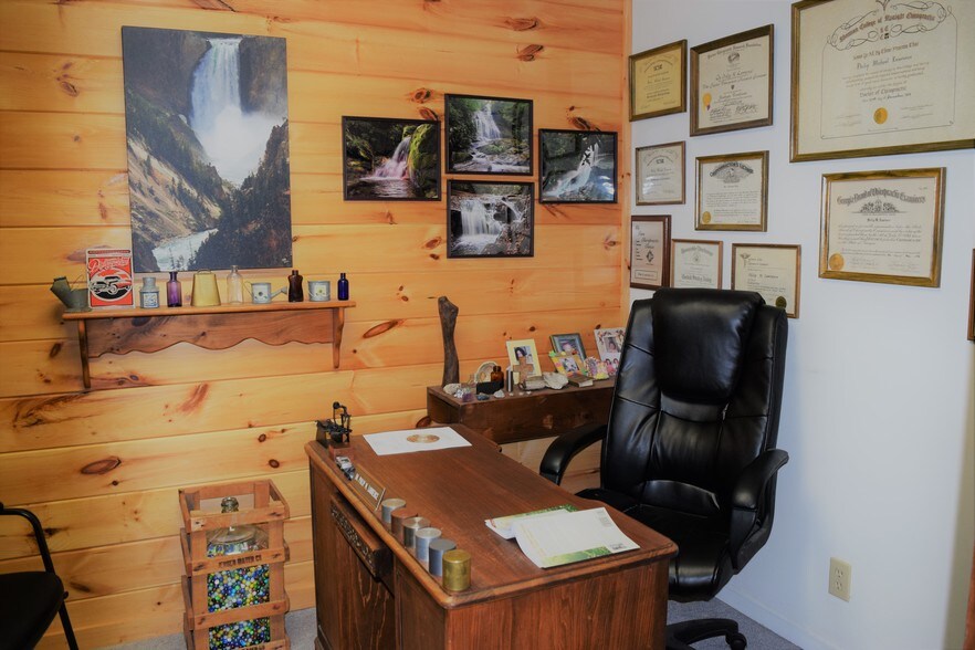 More Photos Of 334 N Broad St, Toccoa Office For Sale