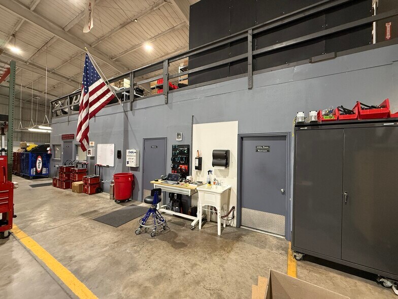 More Photos Of 3500 Shelby Ln, Denton Warehouse For Lease