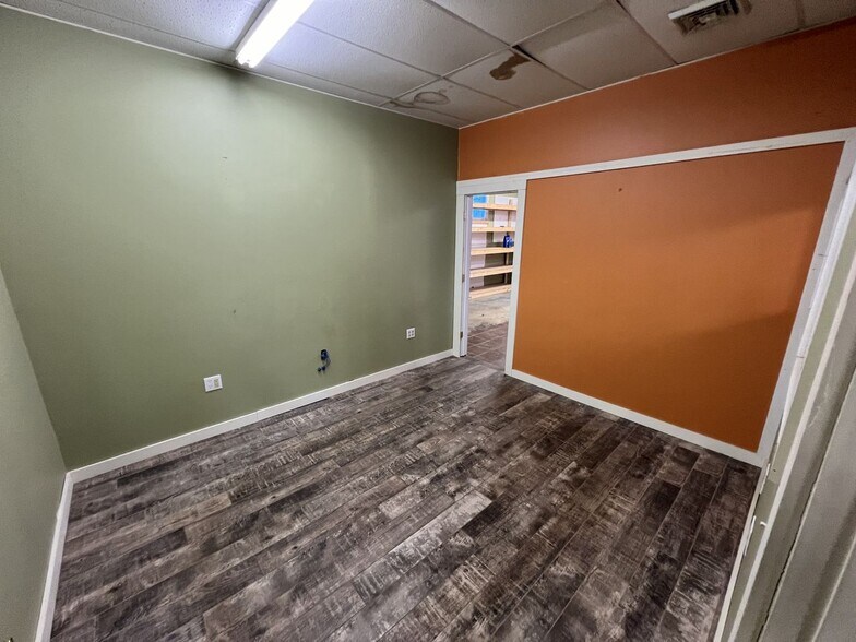 More Photos Of 43 Grove St, Peterborough Freestanding For Lease