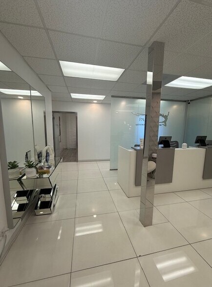 More Photos Of 881 Dover Dr, Newport Beach Medical For Lease