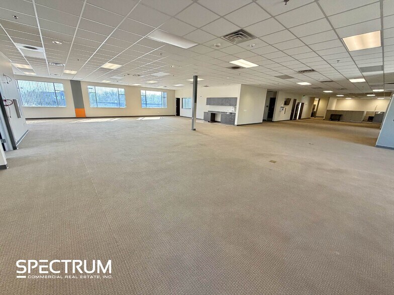 More Photos Of 25106 Avenue Tibbitts, Valencia Loft Creative Space For Sale