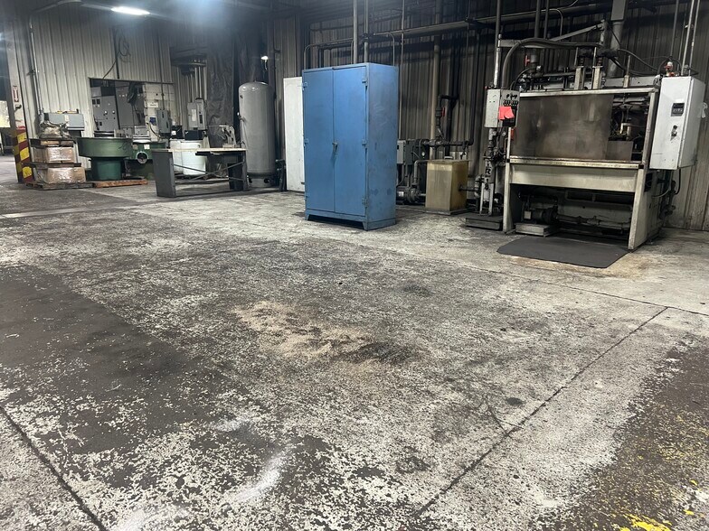 More Photos Of 400 S Gray St, Albany Manufacturing For Sale