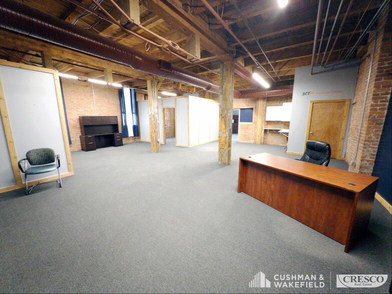 More Photos Of 1161-1163 E 40th St, Cleveland Warehouse For Lease