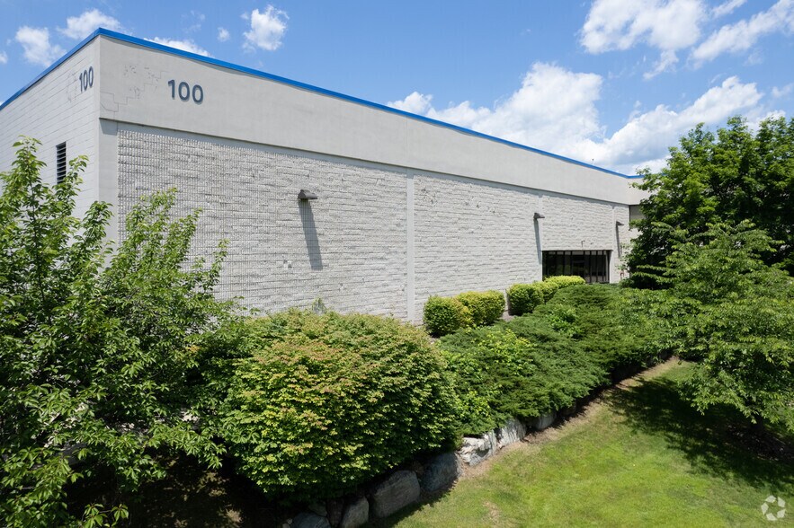 More Photos Of 100 Corporate Dr, Mahwah Warehouse For Lease