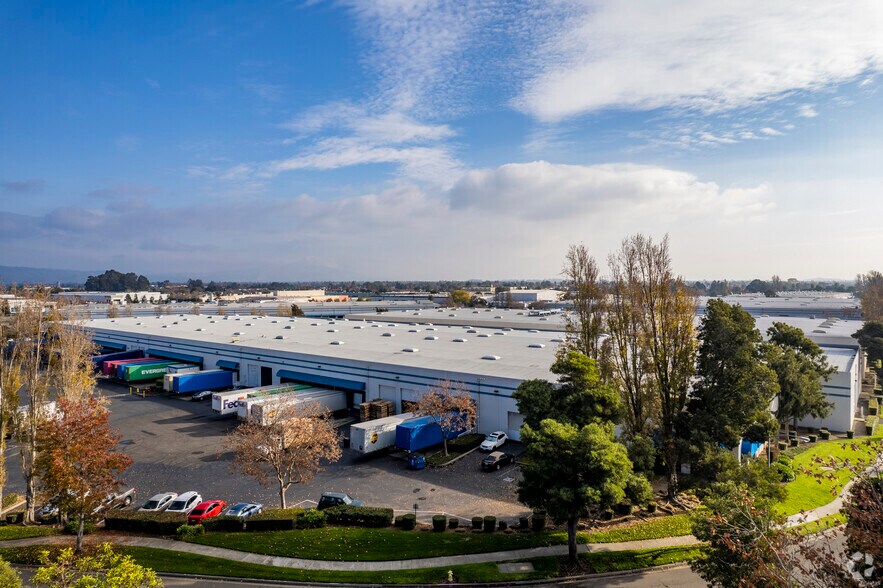 More Photos Of 4100 Whipple Rd, Union City Warehouse For Lease