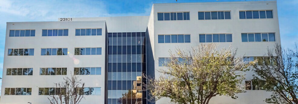 More Photos Of 23101 Sherman Pl, Canoga Park Medical For Lease