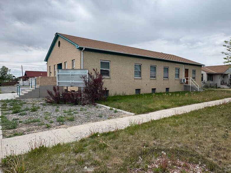 More Photos Of 402 S 7th St E, Riverton Flex For Sale