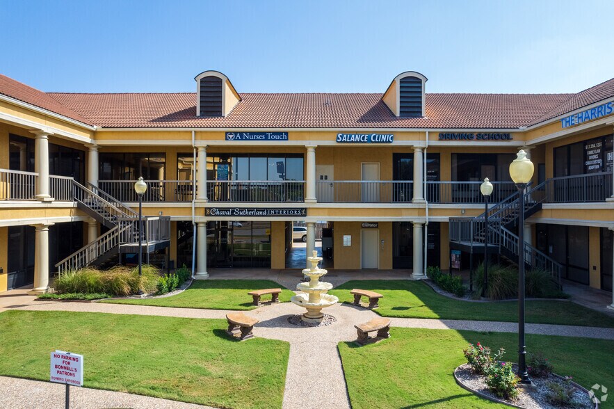 More Photos Of 4255 Bryant Irvin Rd, Fort Worth Medical For Lease