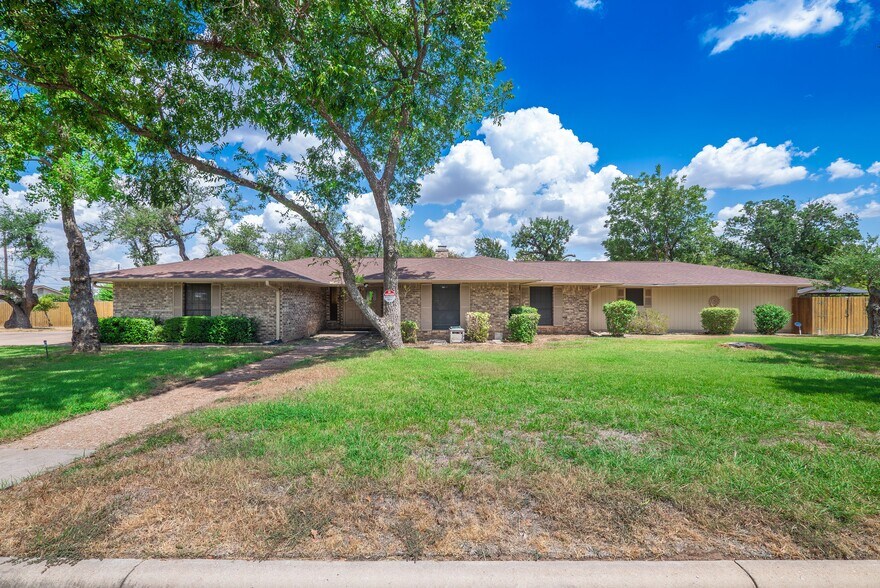 More Photos Of 1702 Lone Oak Dr, Leander Flex For Sale