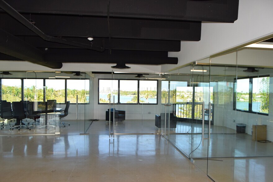 More Photos Of 1016 Clemons St, Jupiter Office For Lease
