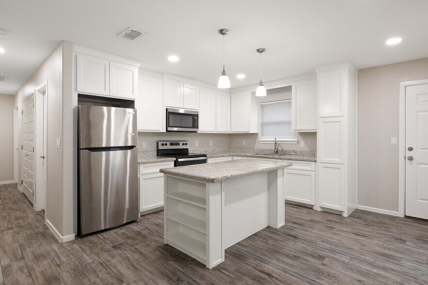 More Photos Of 2021 Stardust Ln, Edinburg Multifamily For Sale