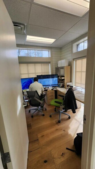 More Photos Of 363 S Main St, Alpharetta Freestanding For Lease