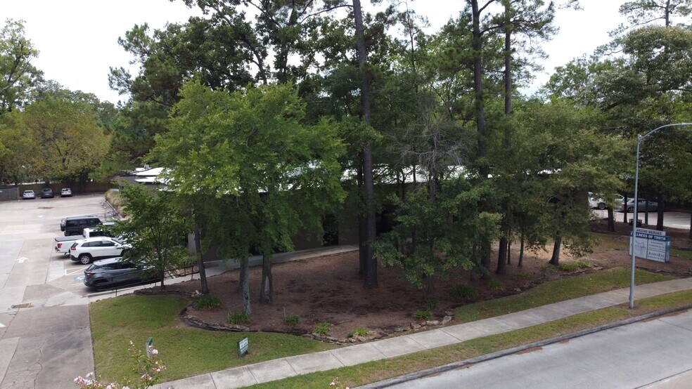 More Photos Of 1110 Kingwood Dr, Kingwood Office For Sale