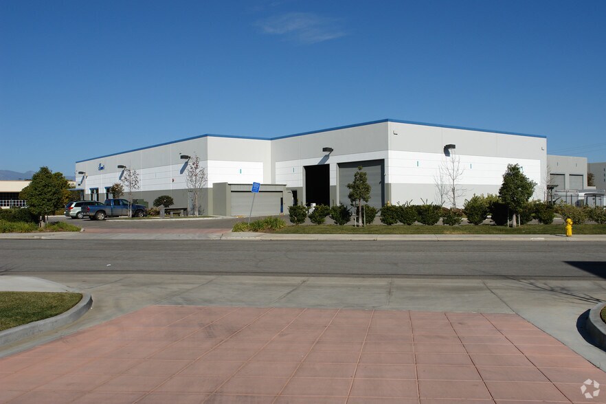 More Photos Of 1710 Ives Ave, Oxnard Warehouse For Lease