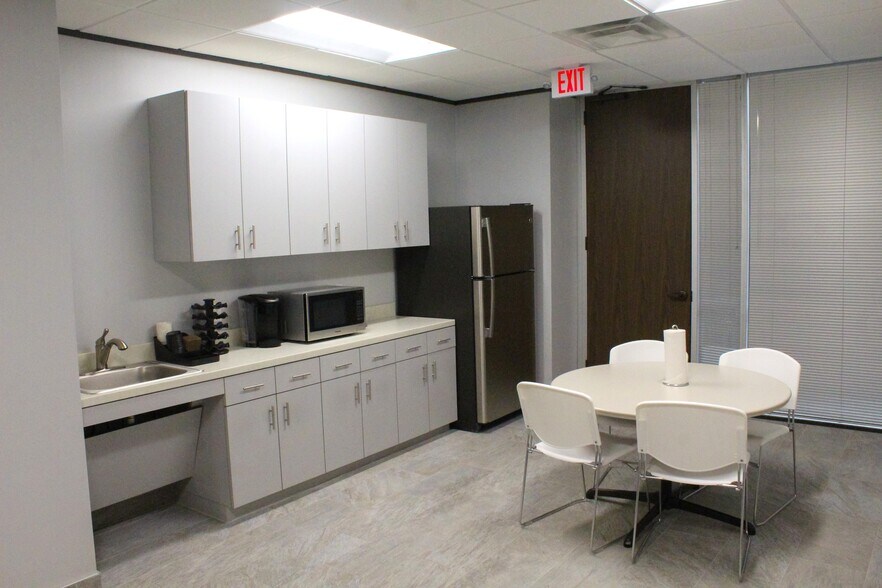 More Photos Of 450 N Sam Houston Pky E, Houston Medical For Lease