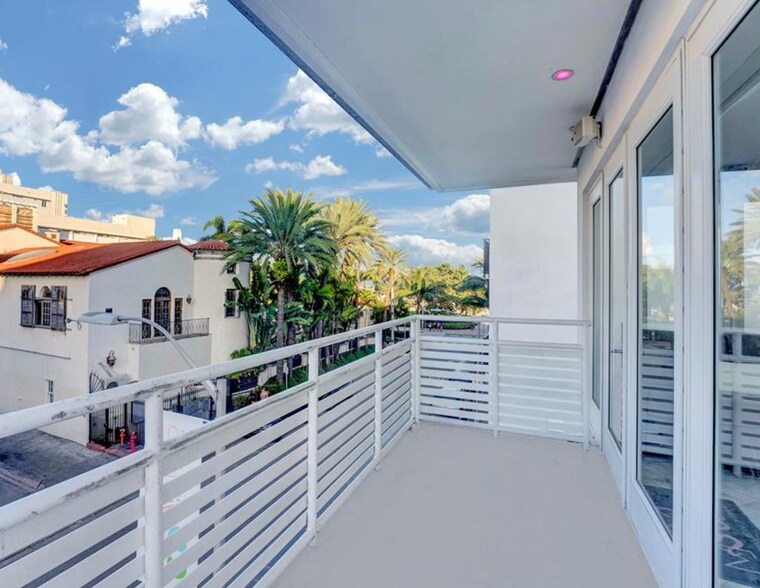 More Photos Of 124 11th St, Miami Beach Hotel For Sale