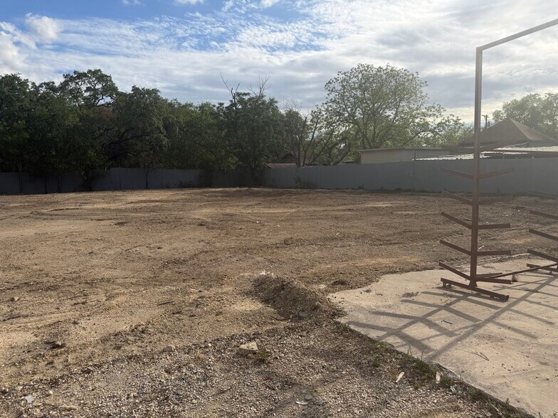 More Photos Of 418 Vine St, San Antonio Office Residential For Sale