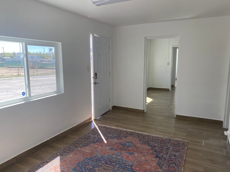 More Photos Of 14990 Citrus Country Dr, Dade City Office For Sale