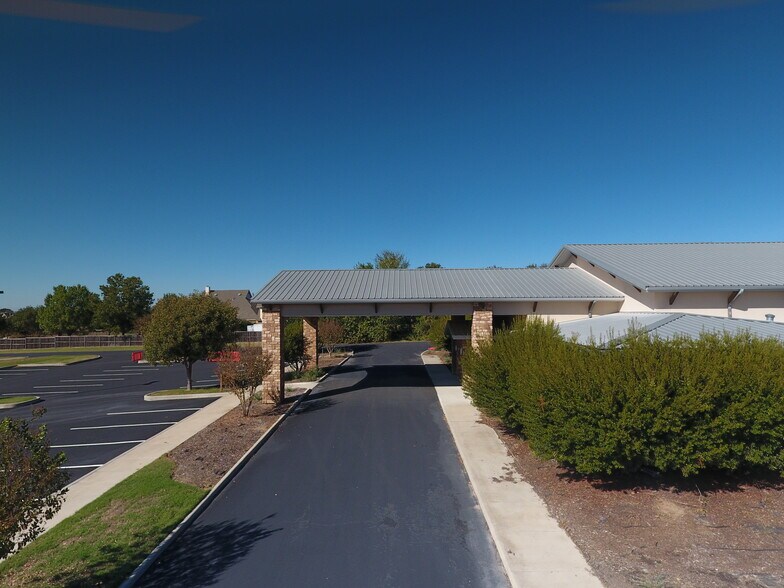 More Photos Of 601 Old Base Rd, Aurora Religious Facility For Sale