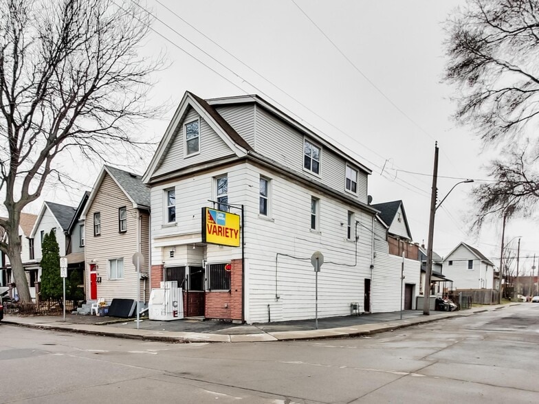 More Photos Of 44 Francis St, Hamilton Flex For Sale