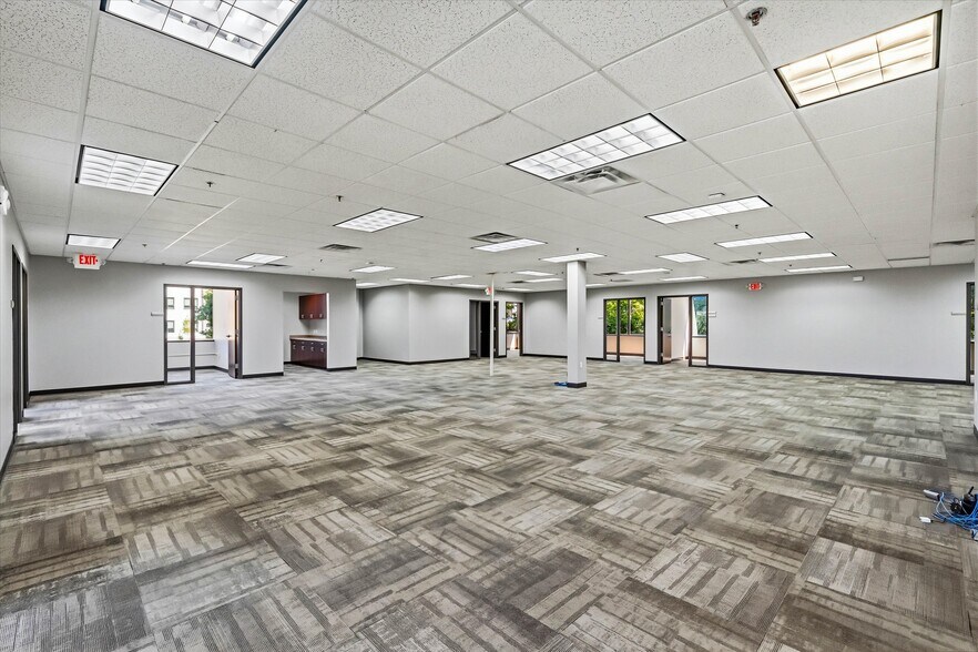 More Photos Of 601-611 N Barker Rd, Brookfield Office For Lease