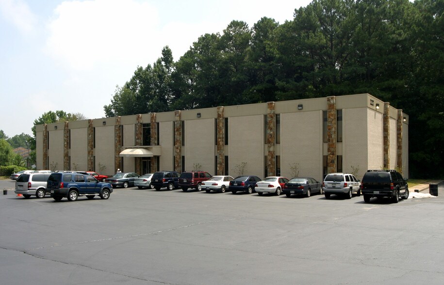 More Photos Of 2227 Godby Rd, Atlanta Office For Lease