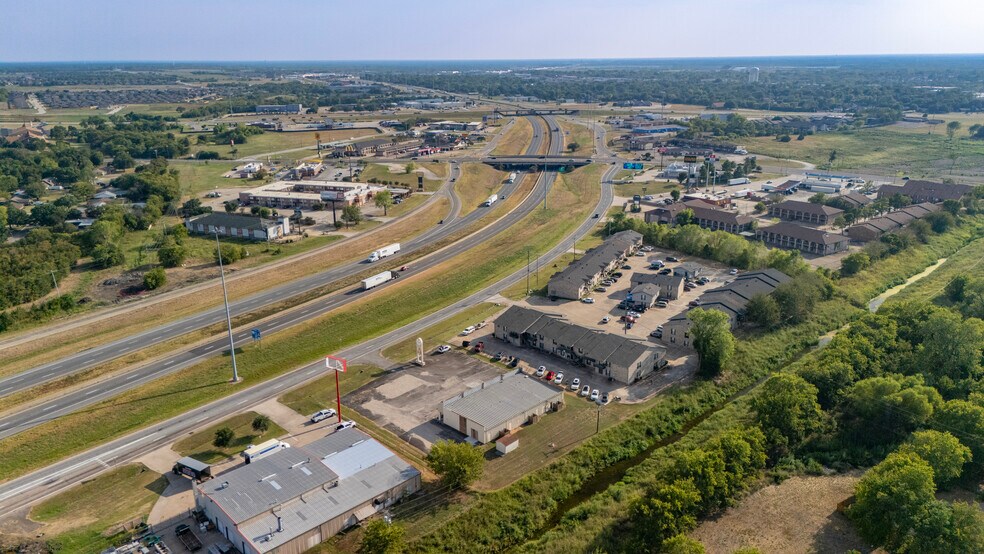 More Photos Of 1118 Interstate Highway 30, Greenville Storefront Retail Office For Lease