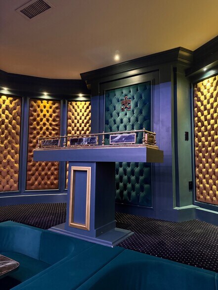 More Photos Of 8947 W Sunset Blvd, West Hollywood Restaurant For Lease