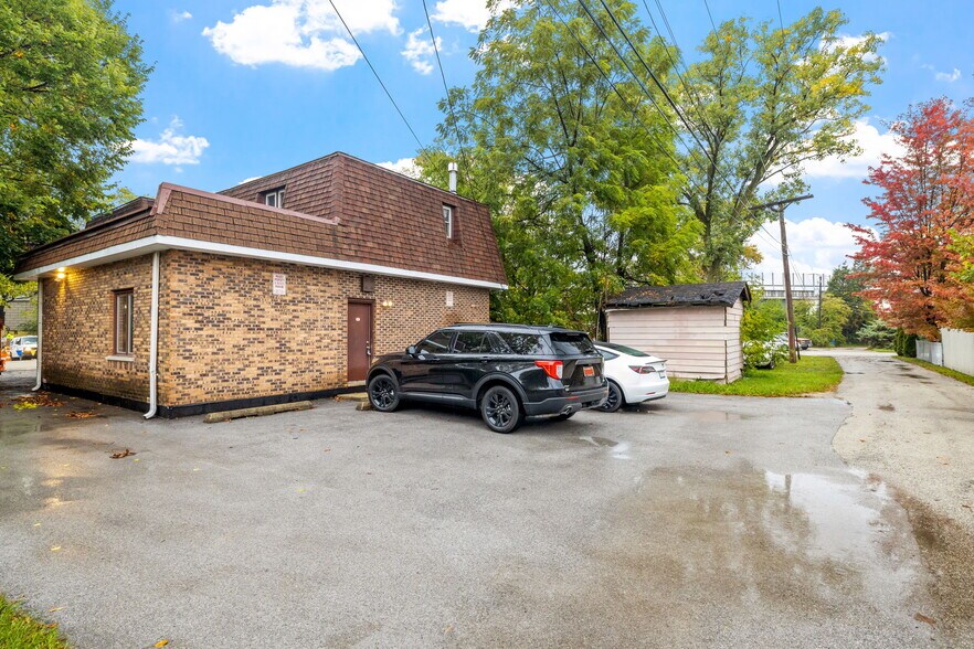 More Photos Of 7936 W 87th St, Justice Office Residential For Lease