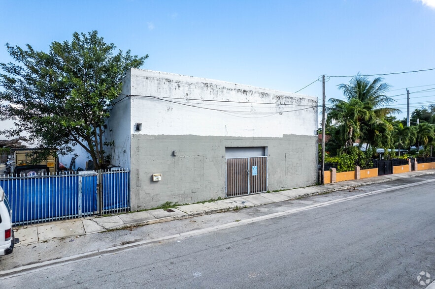 More Photos Of 123 NW 51st St, Miami Showroom For Lease