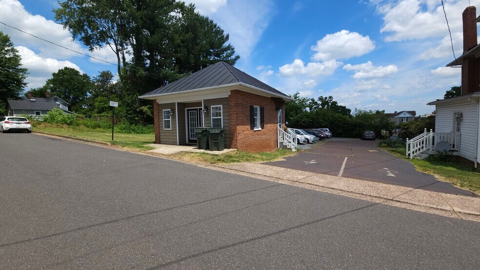 More Photos Of 810 S Main St, Culpeper Storefront Retail Office For Sale