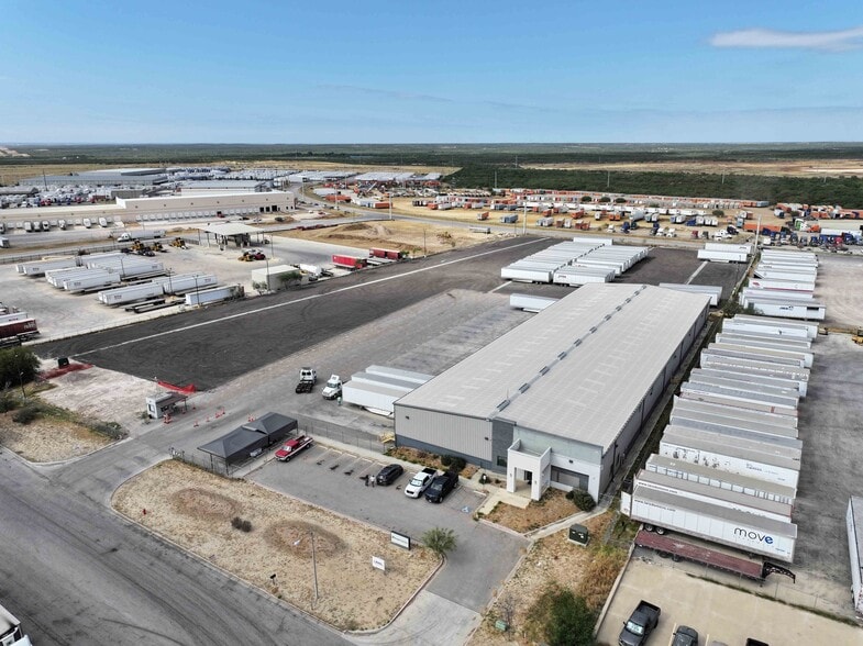 More Photos Of 1118 Beltway Pkwy, Laredo Warehouse For Lease
