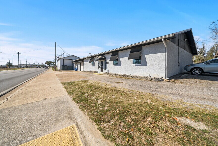 More Photos Of 2135 E 5th St, Panama City Auto Repair For Sale
