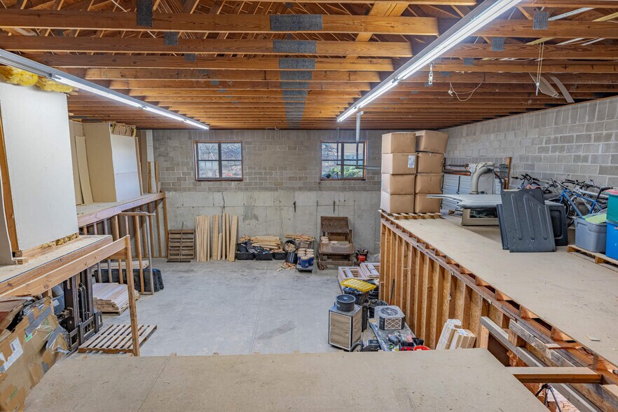 More Photos Of 5174 Hamilton Middletown Rd, Hamilton Light Distribution For Sale