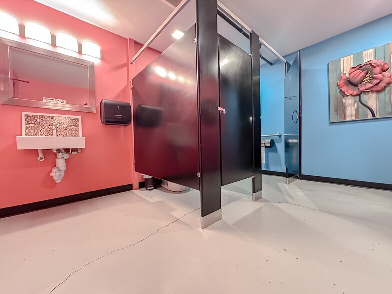 More Photos Of 215 E 2nd St, Bartlesville Auto Repair For Sale