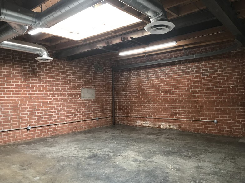 More Photos Of 2234 Barry Ave, Los Angeles Warehouse For Lease