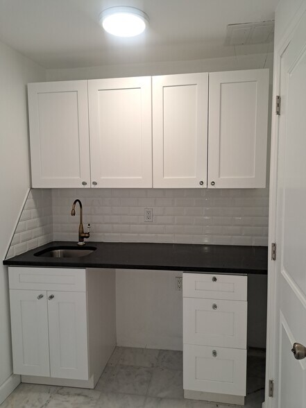 More Photos Of 226 W State St, Trenton Medical For Sale