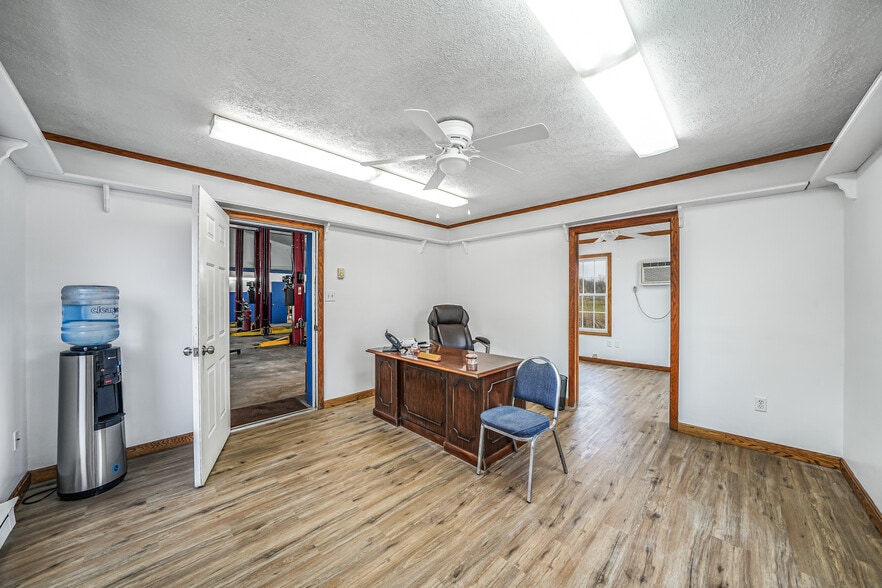 More Photos Of 10320 Brosius Rd, Garrettsville Service For Sale