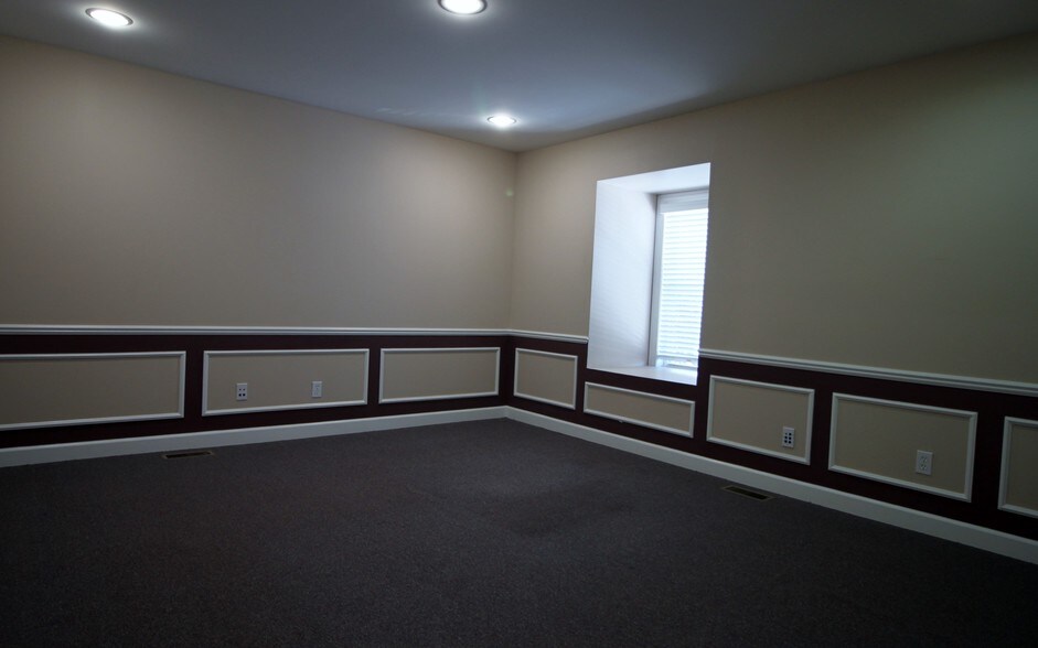 More Photos Of 10151-10171 Bergin Rd, Howell Flex For Lease