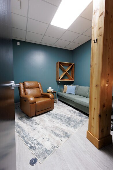 More Photos Of 101 Grant Pl, Lowell Medical For Lease