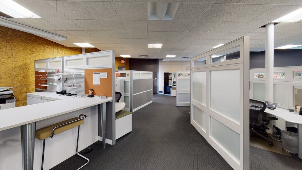 More Photos Of 11712 N Michigan Rd, Zionsville Office For Sale