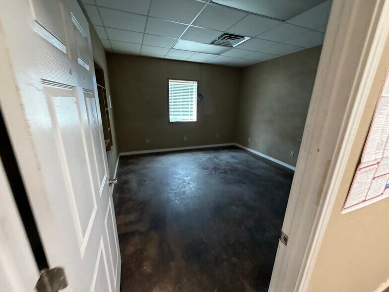 More Photos Of 3940 N US Highway 77, La Grange Industrial For Lease