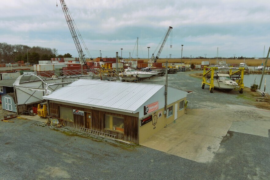 More Photos Of 108 Tilbury Rd, Salem Marina For Sale