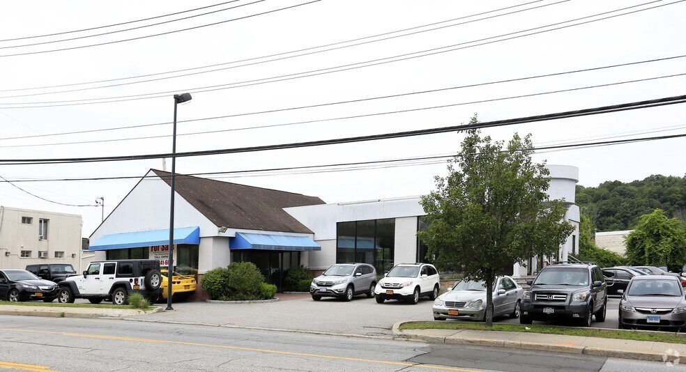 More Photos Of 669 Bedford Rd, Bedford Hills Auto Dealership For Lease